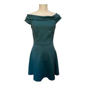 💙6/$20 Lulus Dress Womens Sz S Season of Fun Forest Green Off Shoulder Skater